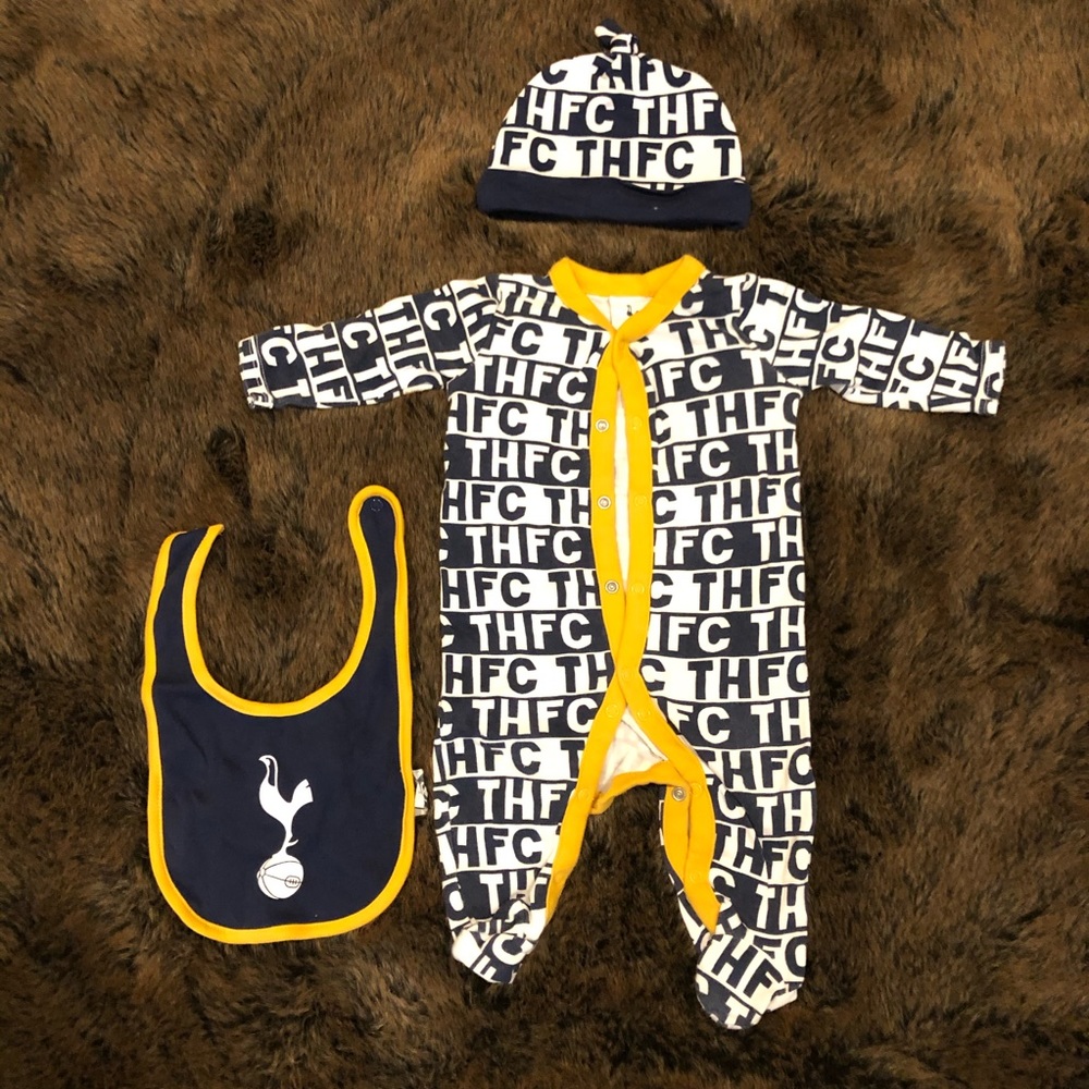 Tottenham Hotspur onesie, hat and bib